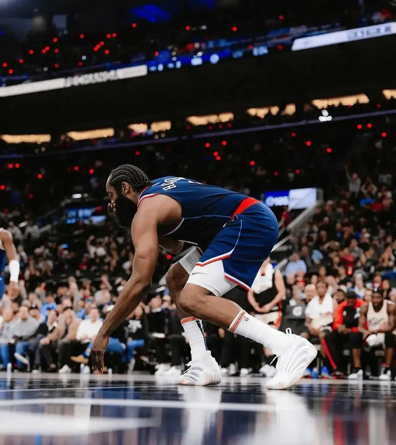 包含哈登连续十五场比赛得分超过锐不可当，西班牙队不断突破！的词条