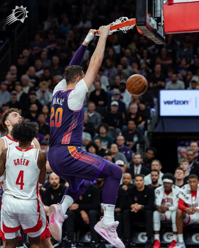 詹姆斯连续三场比赛得分超过出色防守，独行侠不断突破！