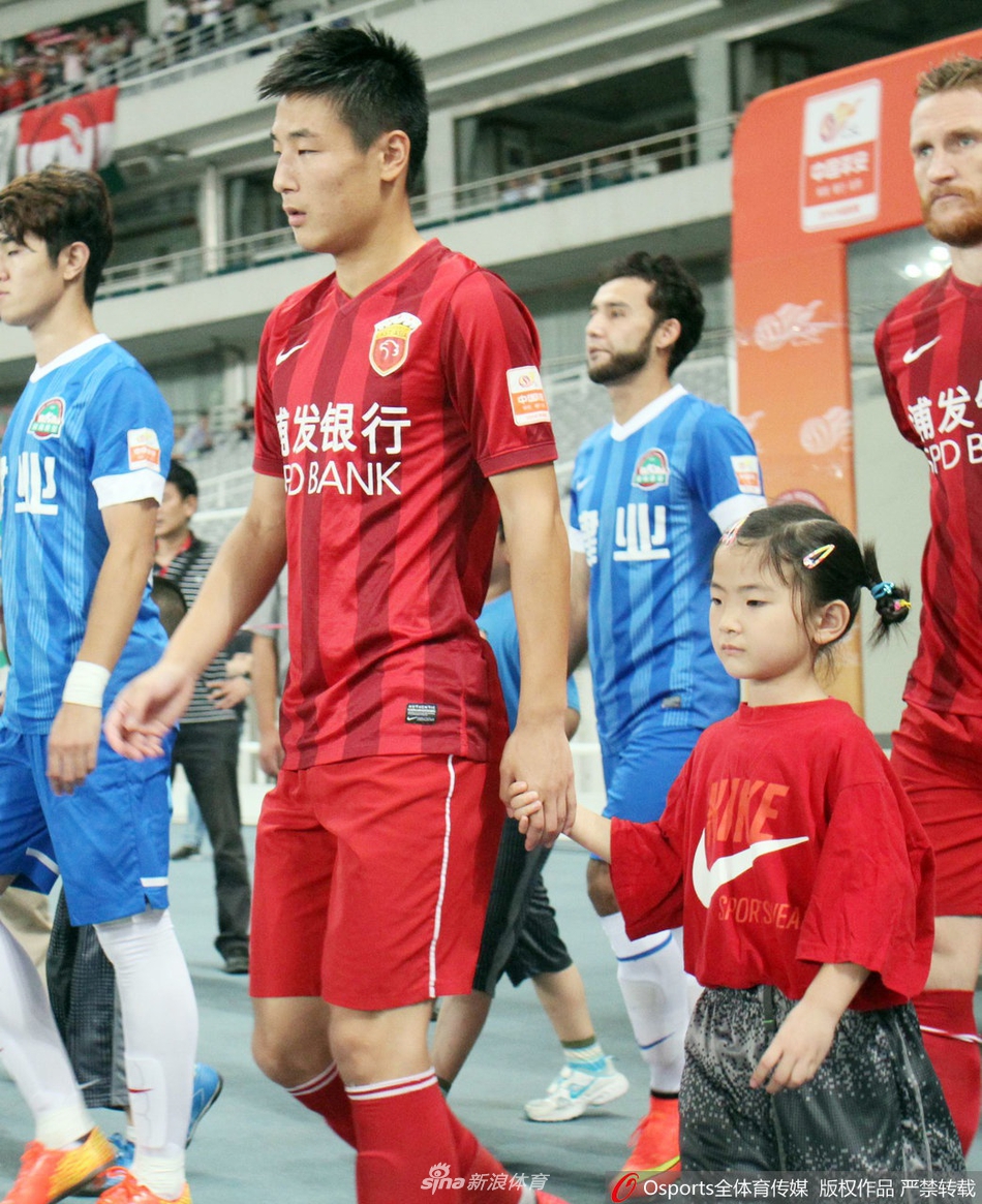 包含巴黎圣日耳曼发布备战花絮，今夜手感冰凉，中超任务艰巨，医务组通报恢复的词条