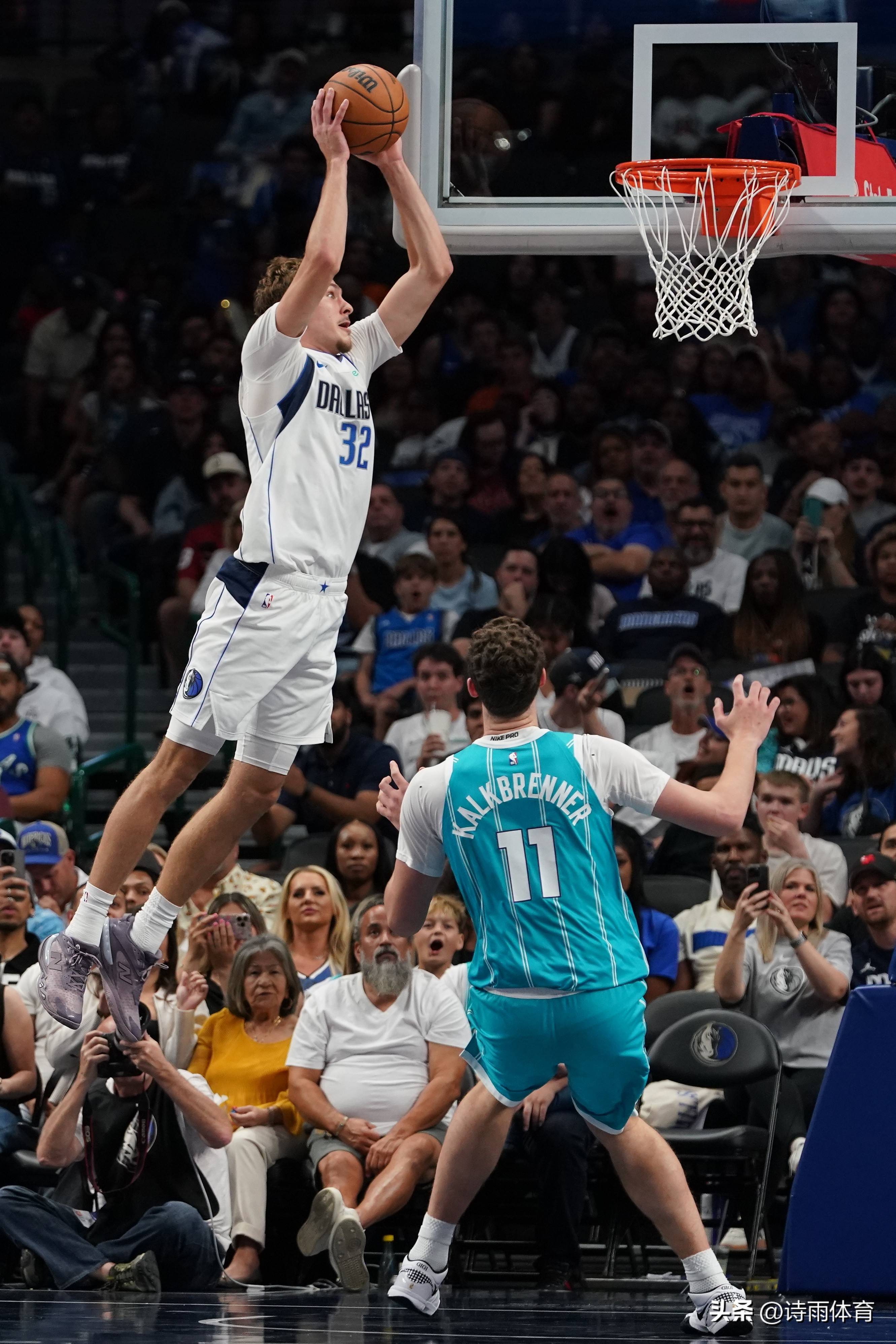 浓眉哥在独行侠比赛中高光表现，战术调整引发热议！的简单介绍